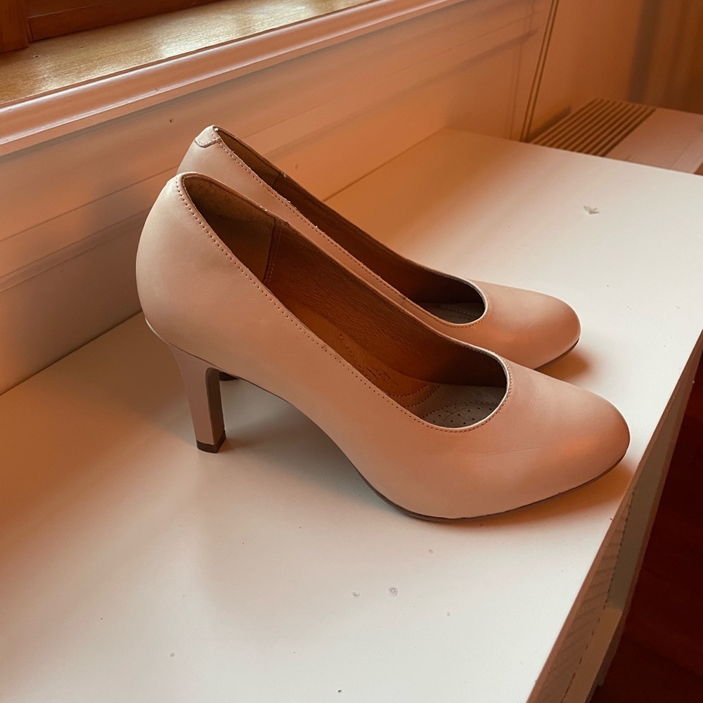 Clarks Artisan Nude Pumps